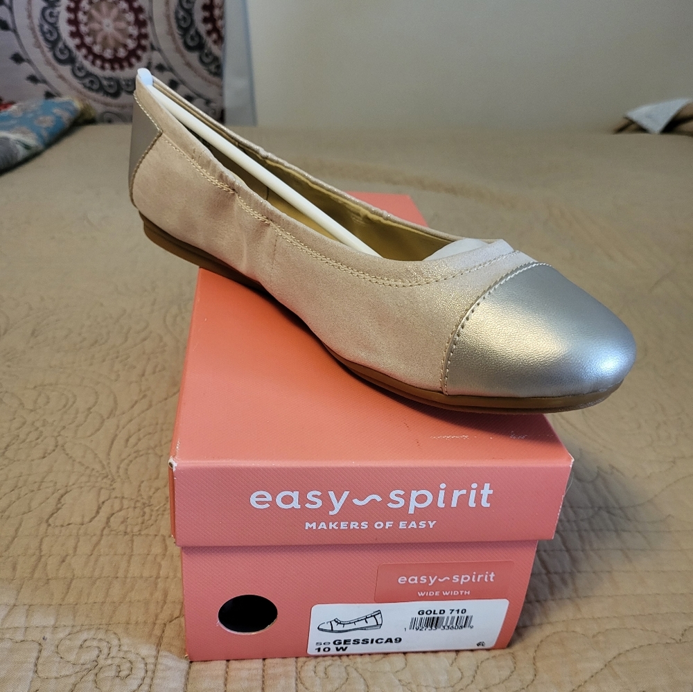 Easy Spirit size 10w gold flats